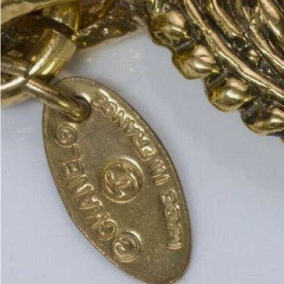 Authentic Vintage Chanel Medallion chain belt - Picture 4 of 4